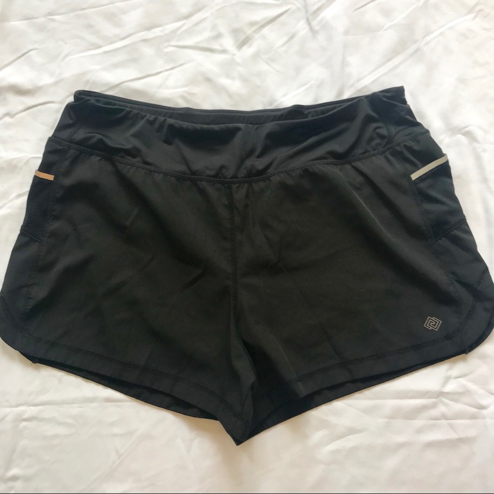 Zelos shorts with zippered pocket, size L